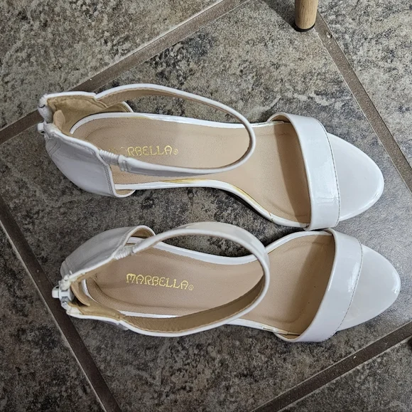 Marbella White Pumps, size 8 - Picture 6 of 6